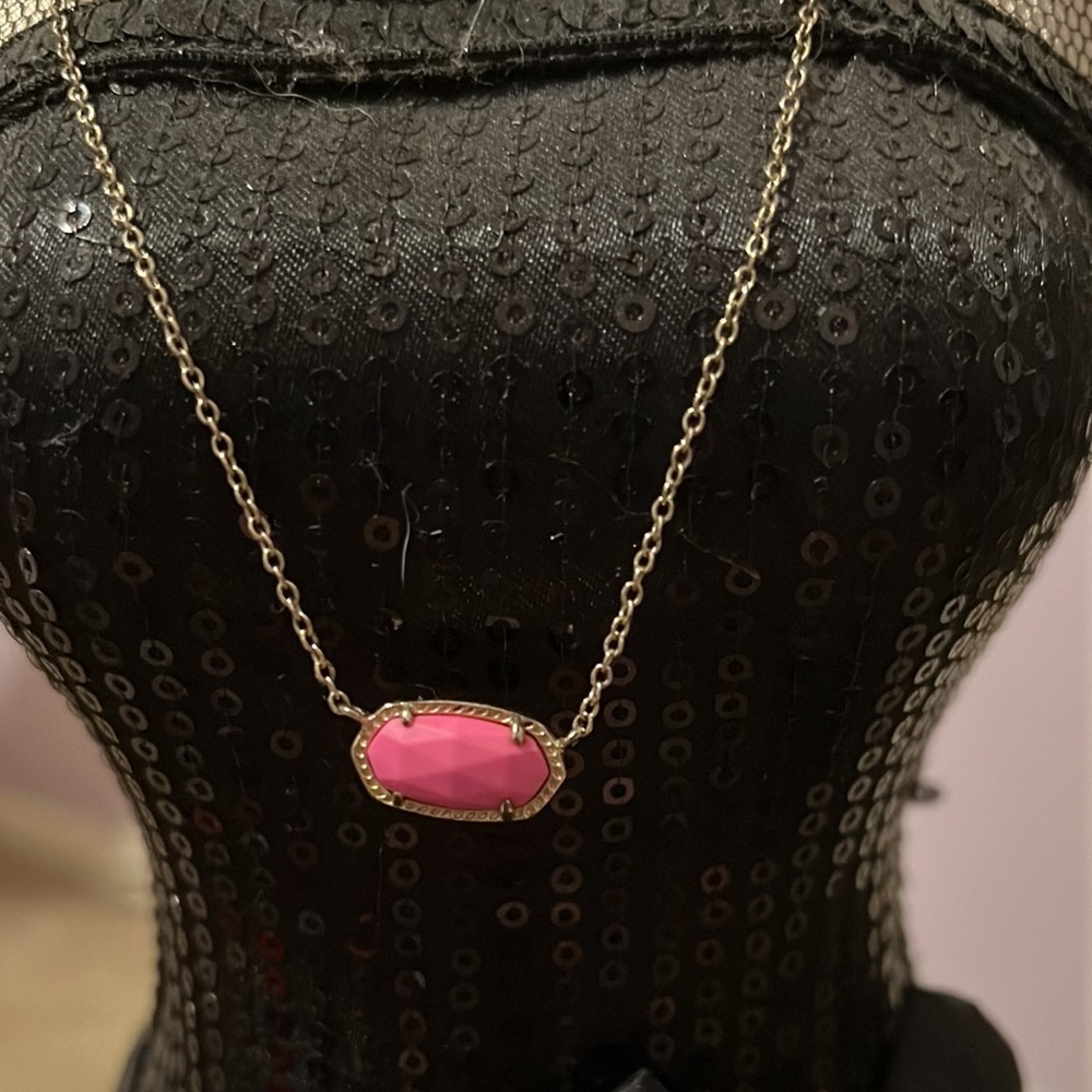 Kendra Scott necklace
